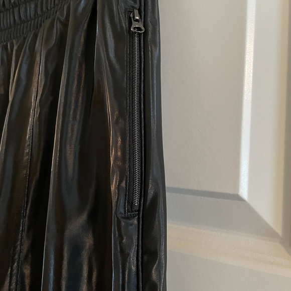 Victoria sport joggers size M - Picture 2 of 4